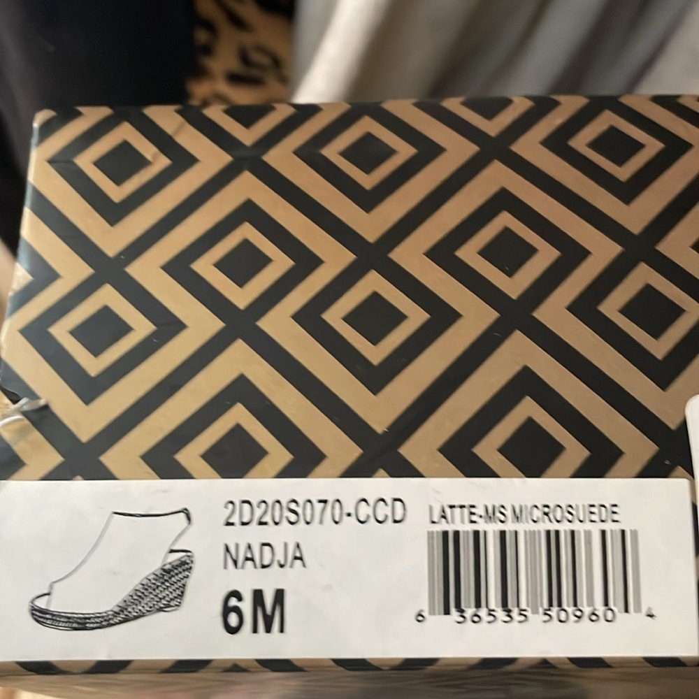 Charles by Charles David Najda Tan Wedge Sandals – Size 6M NIB - Picture 15 of 16